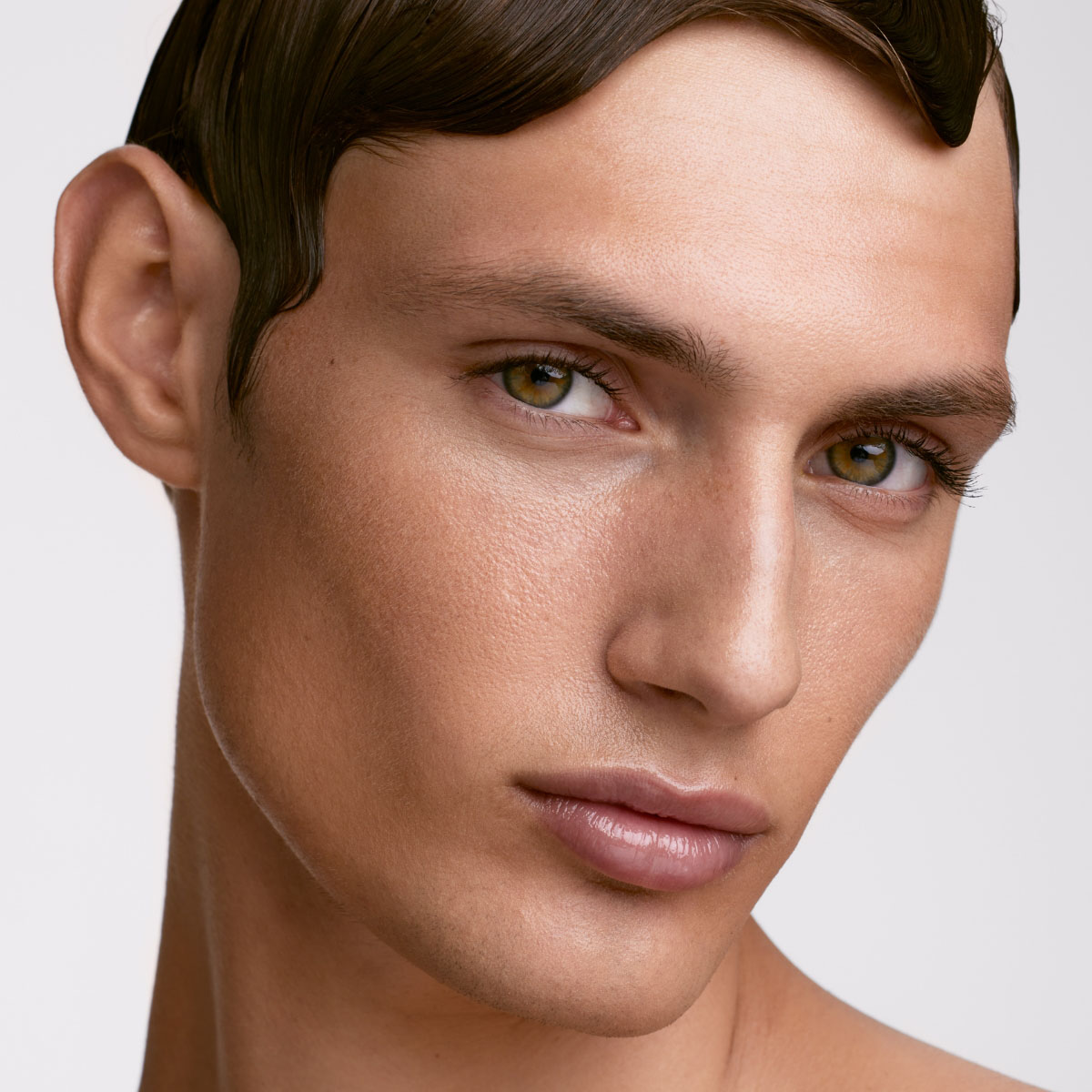 SOFT'LIT NATURALLY LUMINOUS LONGWEAR FOUNDATION (BASE DE MAQUILLAJE PARA ROSTRO)